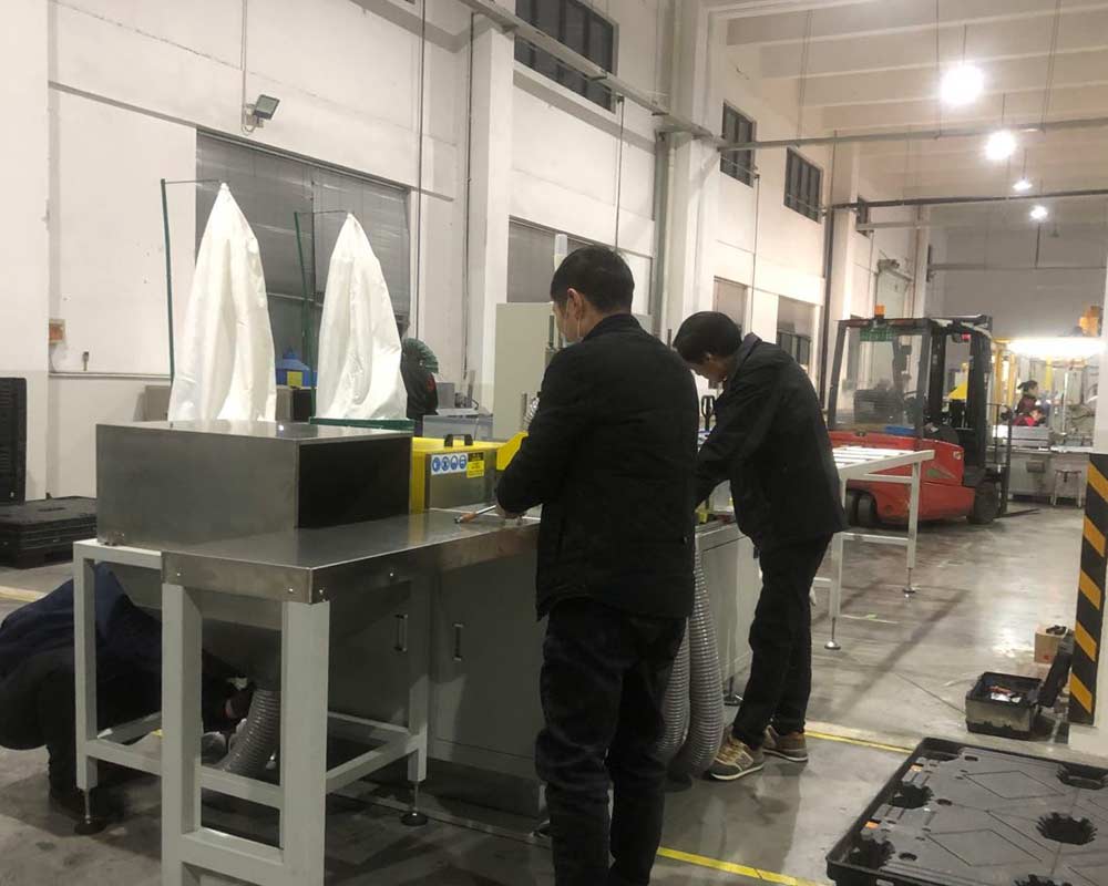 我司在客戶車間進行技術售后服務 我司在客戶車間進行技術售后服務