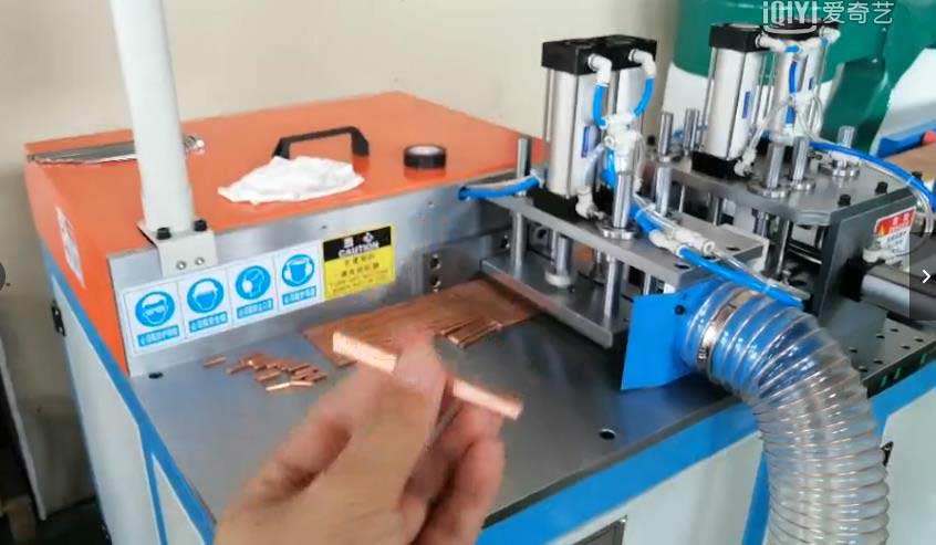 走進銅料全自動切割機鋸切現場-銅材那么貴，你還敢浪費？