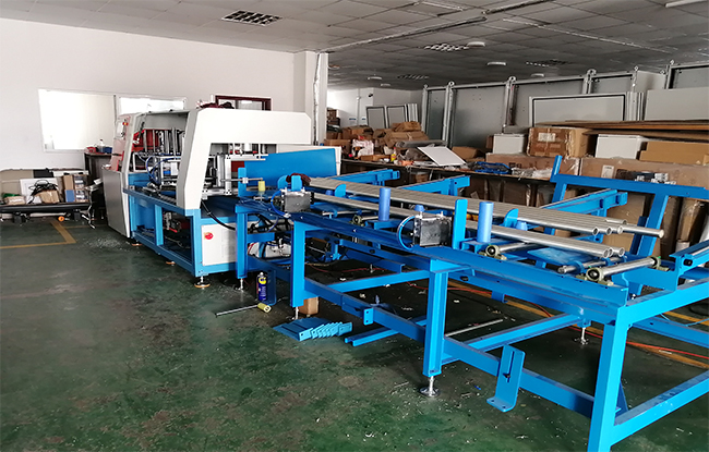 【成都】鋁型材切割鋸床自動上料、鋸切、下料設(shè)備已出庫出貨啦