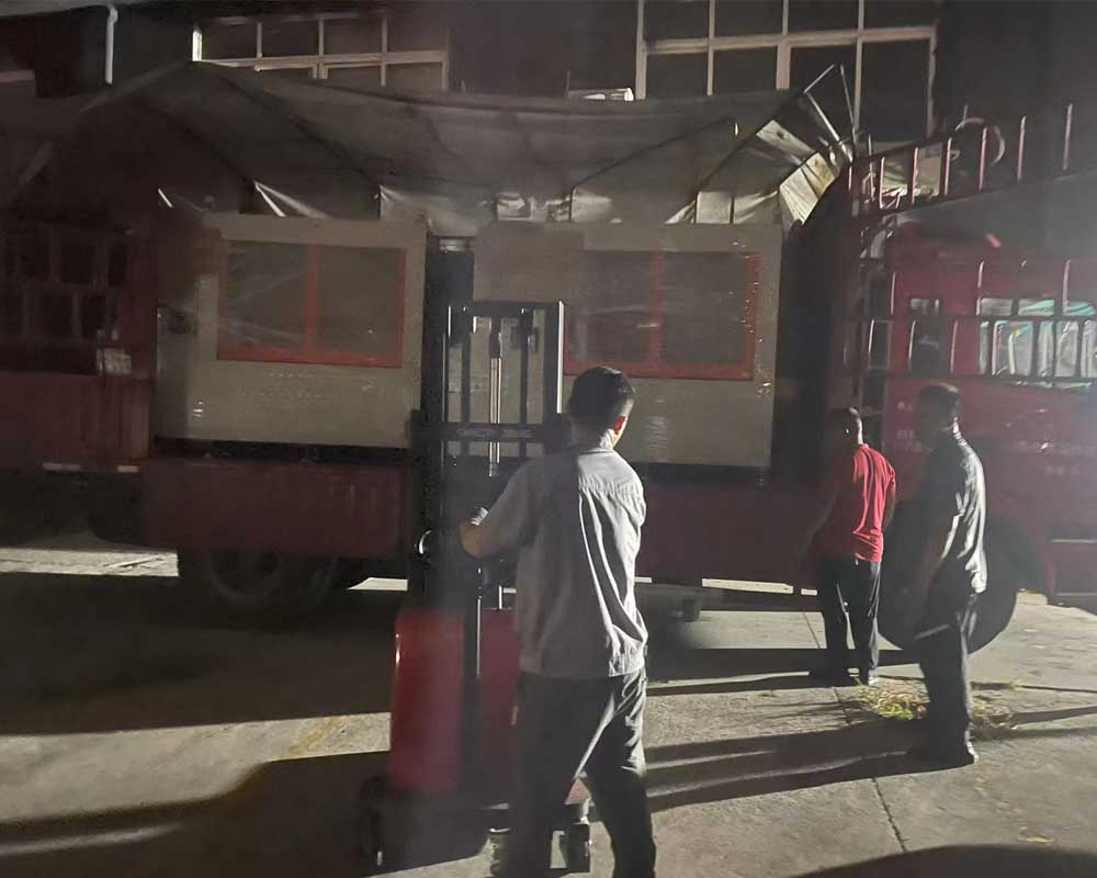 【浙江】兩臺復購鋁型材自動切割機,夜色中發貨走起!!