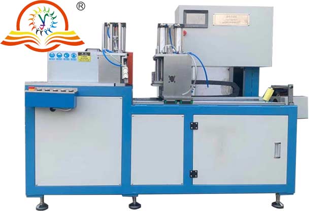 切鋁機上下走刀會受重力影響，相對無橫向進刀穩定