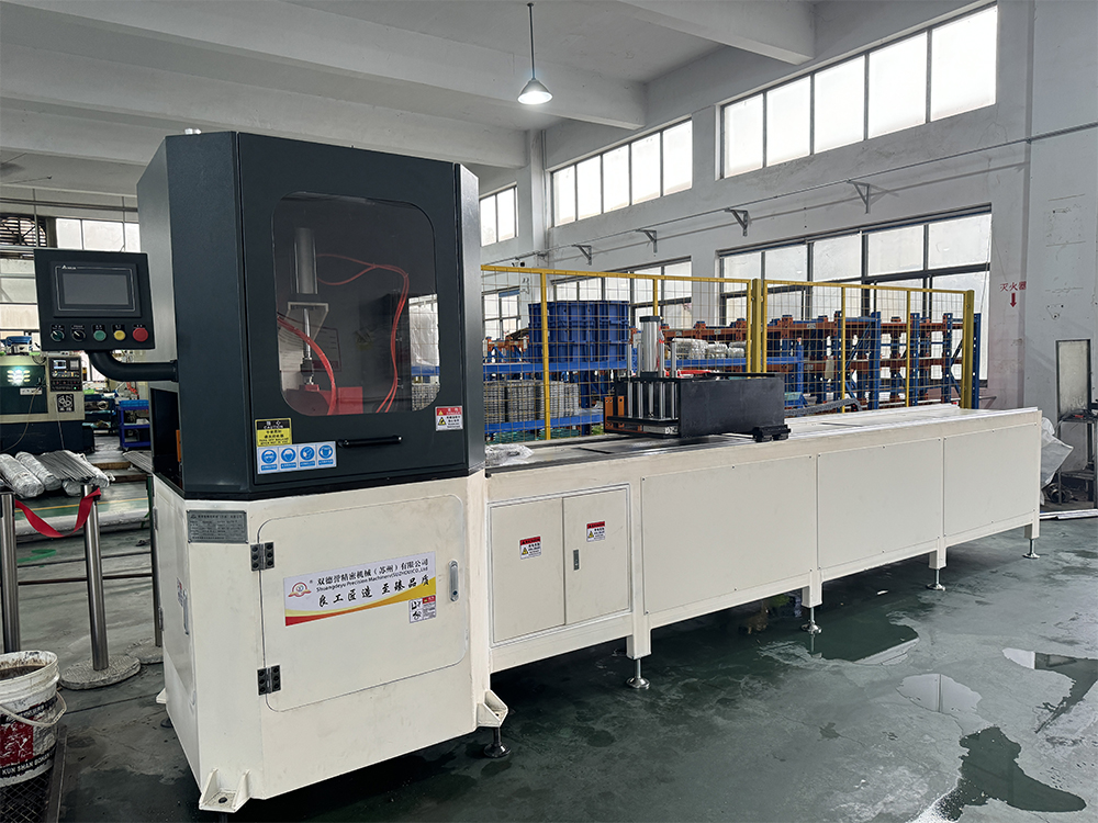 全自動(dòng)角度鋸客戶現(xiàn)場圖 全自動(dòng)角度鋸客戶現(xiàn)場圖